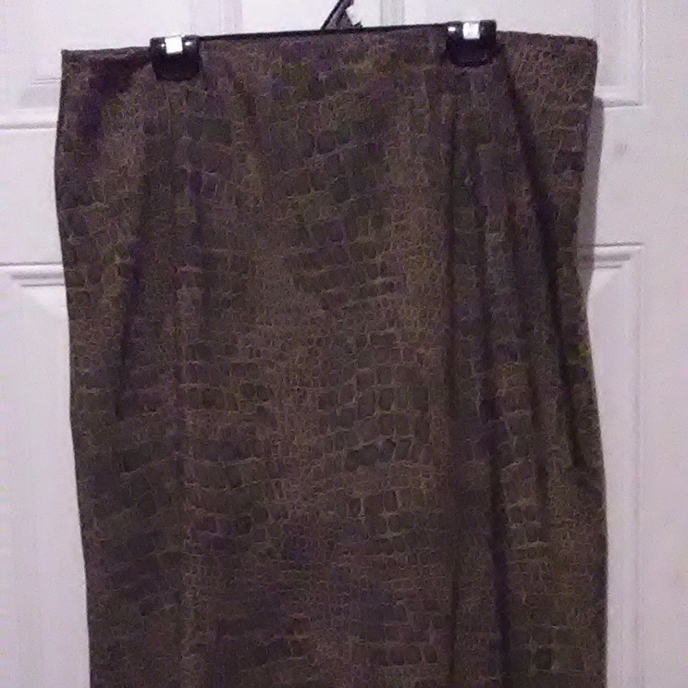 Green Lizard print skirt, Midi length * NWOT